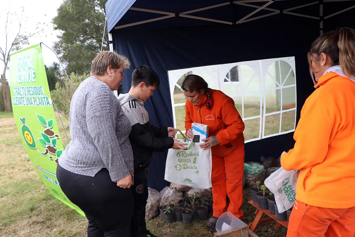 Interesante. Jornada de eco canje se realizó en la vecina ciudad con buena participación de vecinos