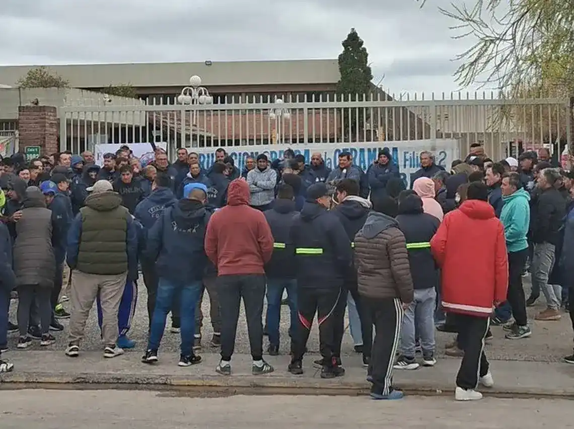 Despidos “por goteo”: la crisis golpea fuerte también a grandes empresas