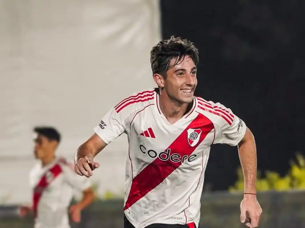 Dadín firmó su primer contrató con River.