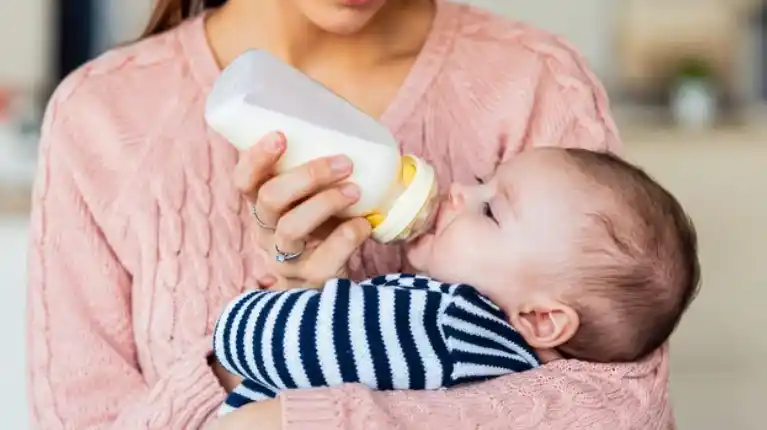 El complemento leche recibió una actualización y pagará más en julio 2026. Foto: Agencia NA (Freepik)