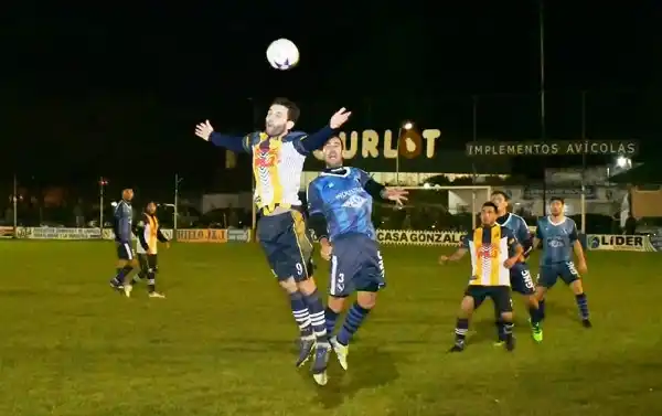 Deportivo ganó el clásico de Urdinarrain y se prendió en la pelea