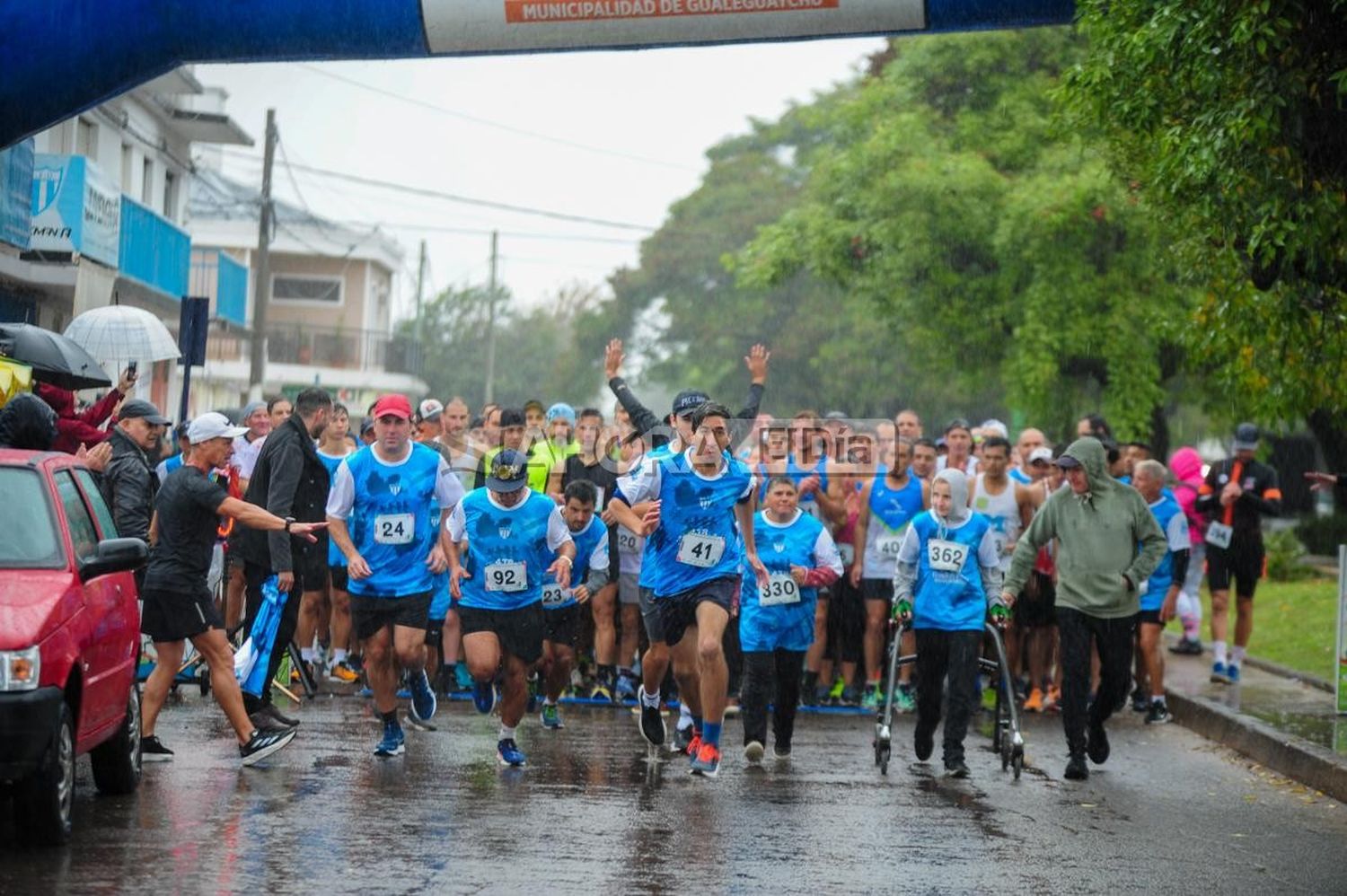 Momento de largada bajo la lluvia (crédito: MR Fotografía).