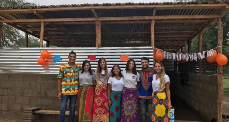 De San Pedro a África para ayudar: Braian Mullicundo construyó aulas para una comunidad de Mozambique