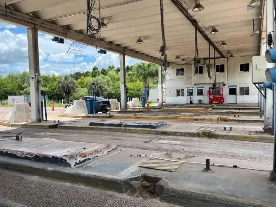 Demolieron las cabinas de peaje y crece la incertidumbre sobre el sistema de cobro