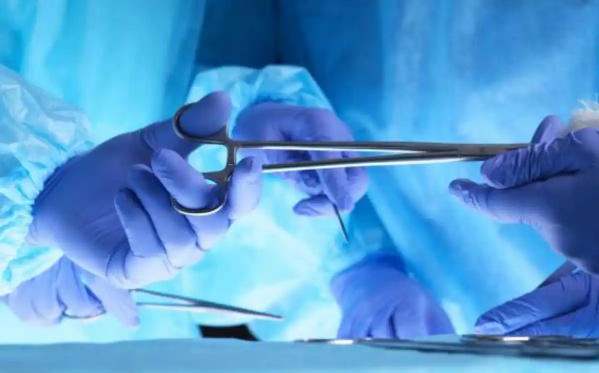 Mujer murió mientras le aumentaban glúteos