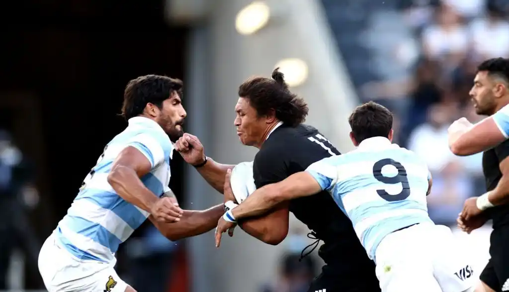 Dos tandilenses en la más grande victoria de Los Pumas