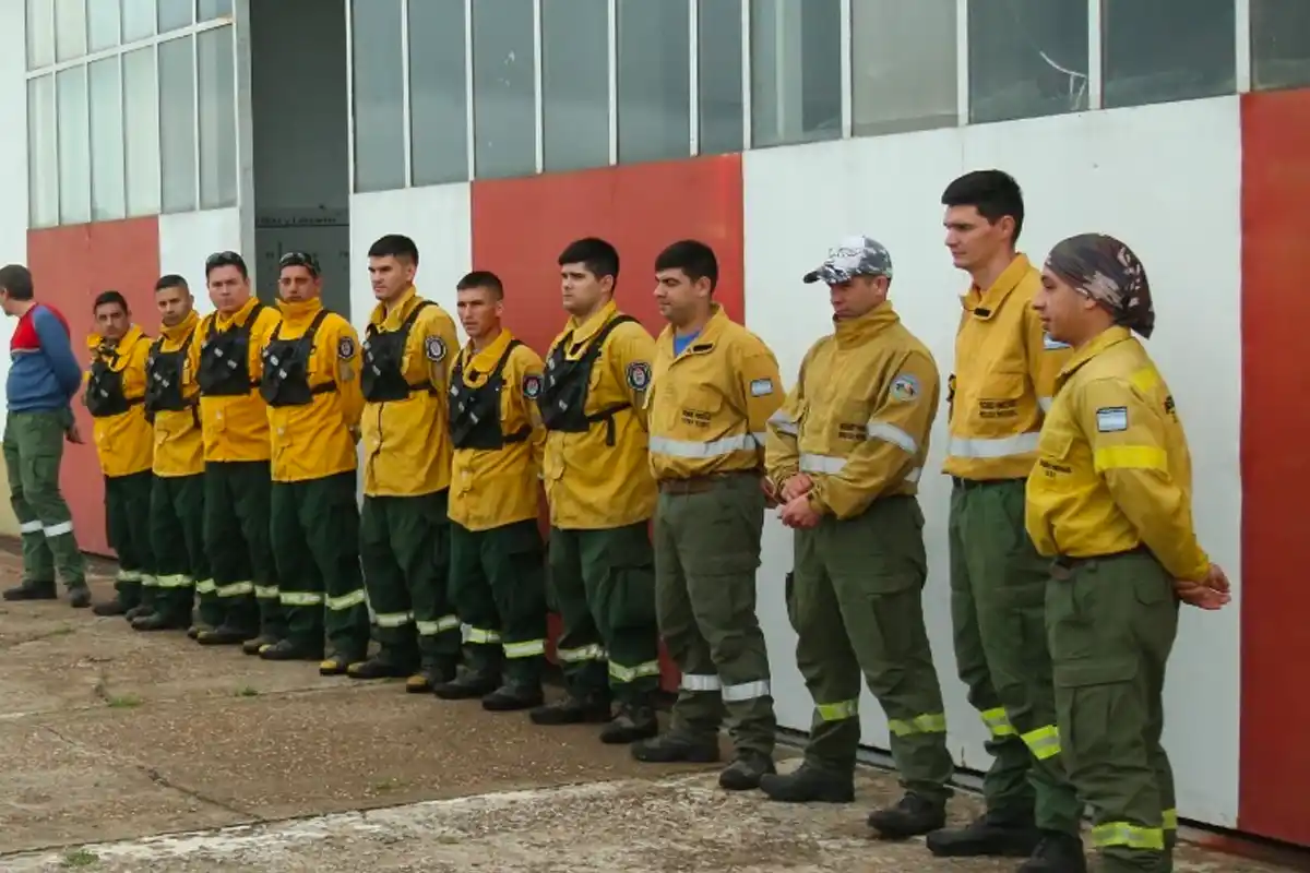 Incendios en islas: dieron por finalizadas las tareas frente a San Pedro 