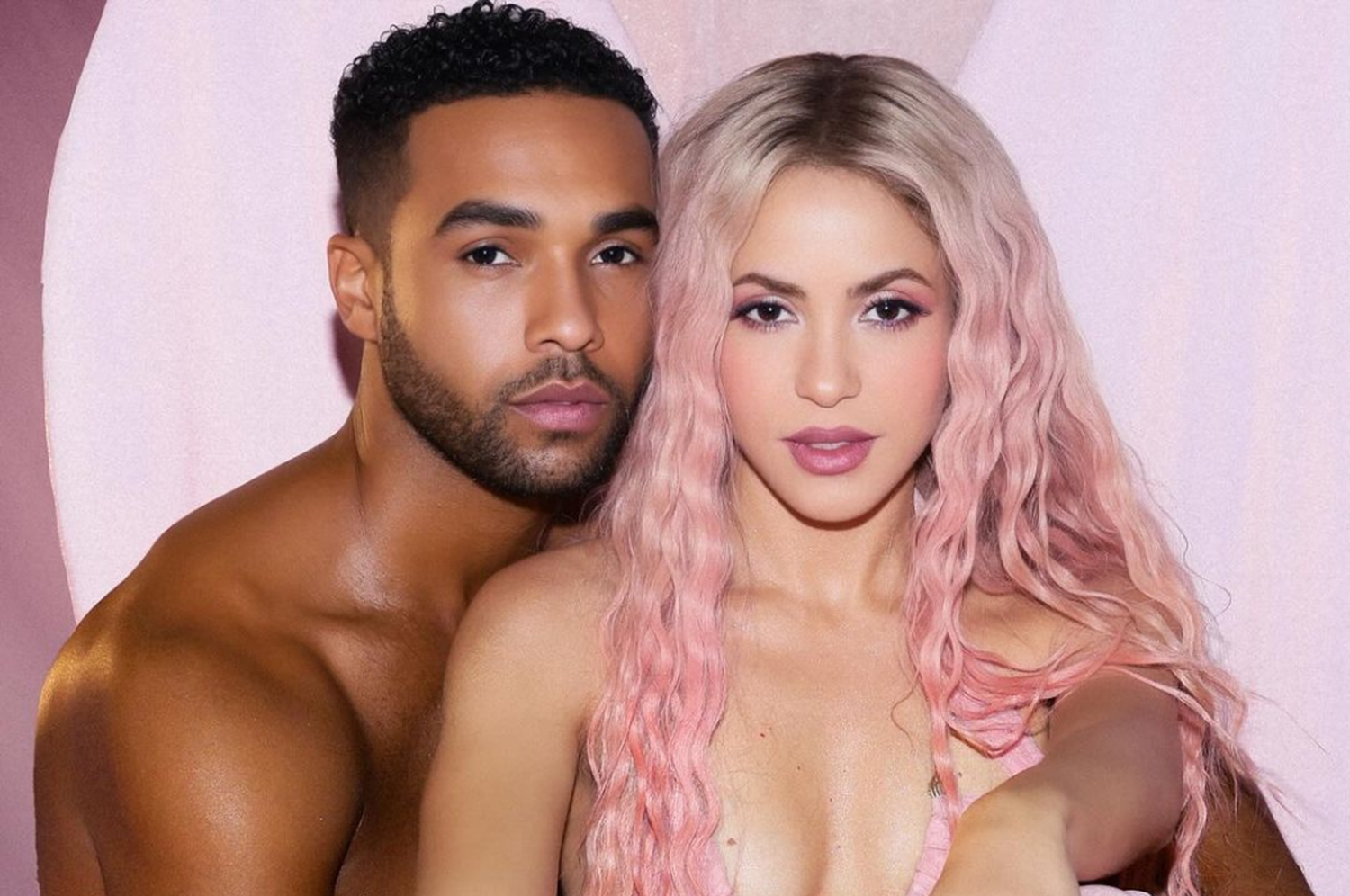 Lucien Laviscount, el elegido por Shakira