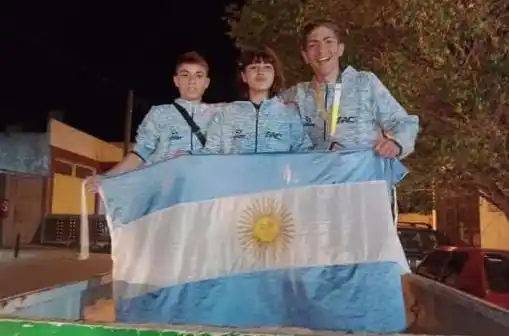 Gran recibimiento para los sampedrinos que compitieron en el Sudamericano de Brasil