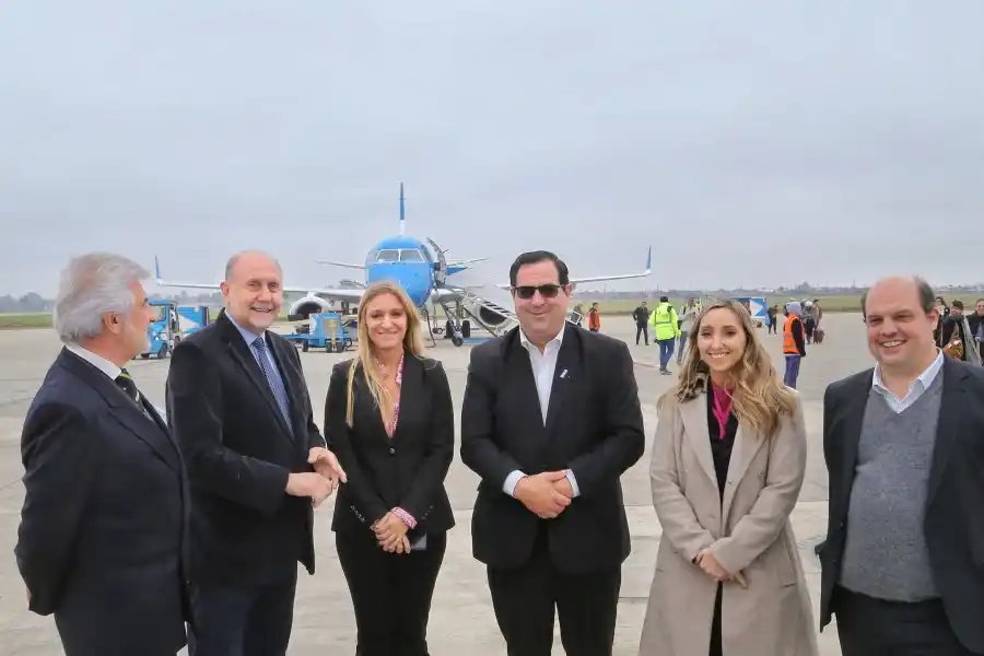 Perotti inauguró el nuevo vuelo de Aerolíneas Argentinas Buenos Aires, Rosario, Reconquista