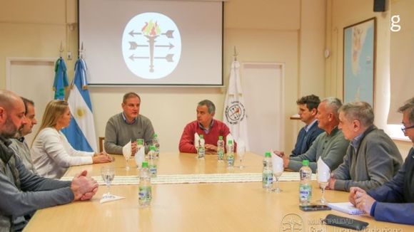 Santoro aprobó la llegada de Carrefour a Madariaga pero puso una condición que despertó bronca en Pinamar y Villa Gesell