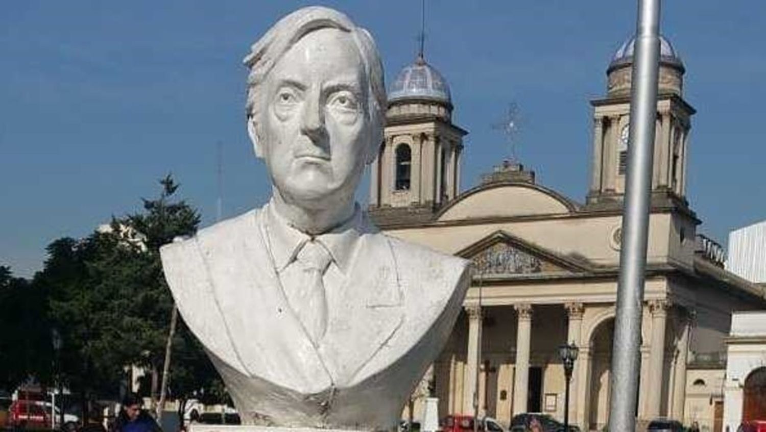 Polémica en Morón: Cambiemos propone sacar el busto de Néstor Kirchner de una plaza