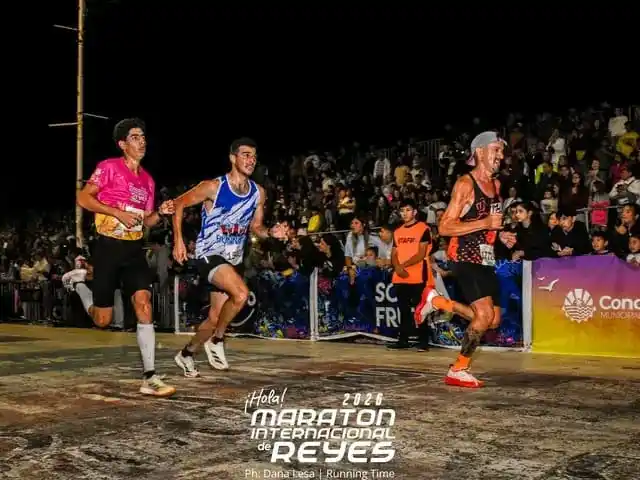 El equipo "Running Martín Ibarra" en la 47º Maratón de Reyes en Concordia