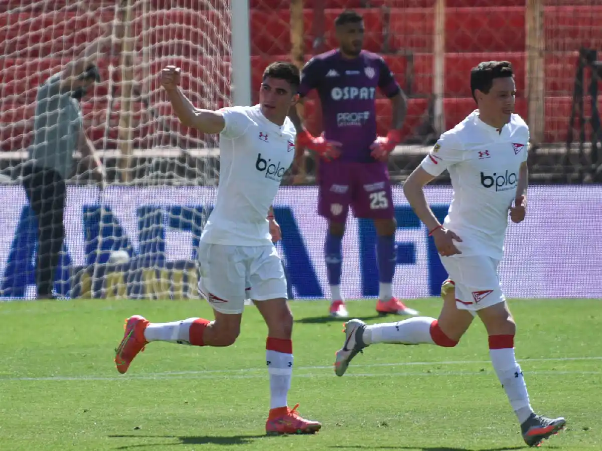 Estudiantes usó mejor la cabeza y superó a Unión