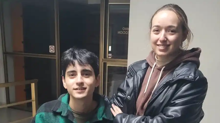 Thiago Benítez junto a su novia pasaron por La Voz del Pueblo para contar cómo surgió la idea de publicar un libro