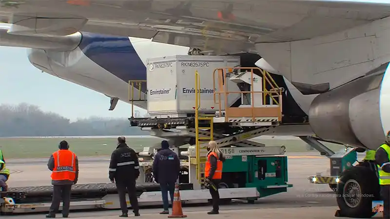 Llegaron al país más de 2 millones de dosis AstraZeneca y Sinopharm