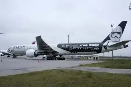 Un avión de otra galaxia