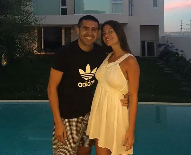 Román sin club pero con nueva novia 