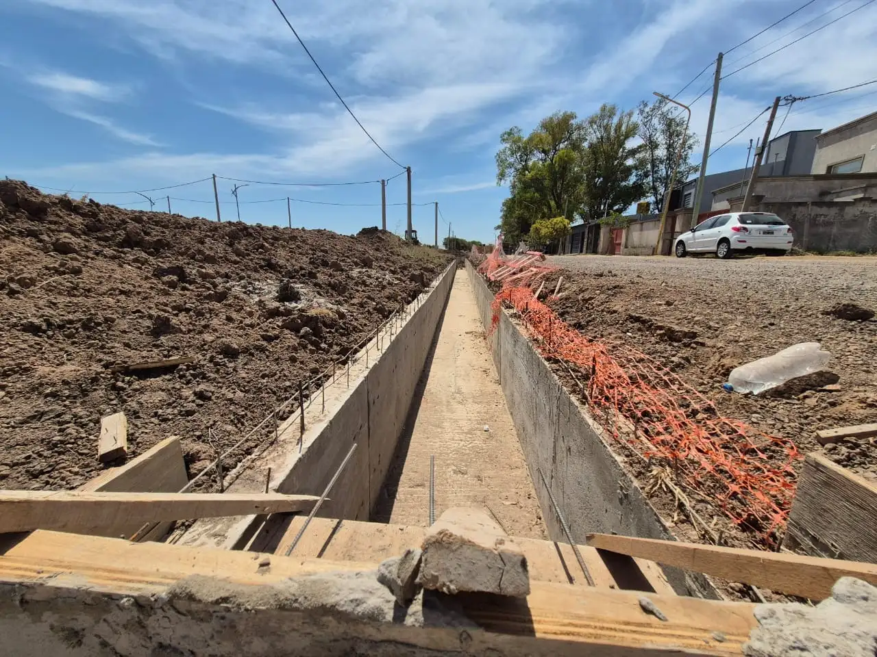 Avanzan las obras del nuevo conducto pluvial de hormigón en la calle Rivadavia