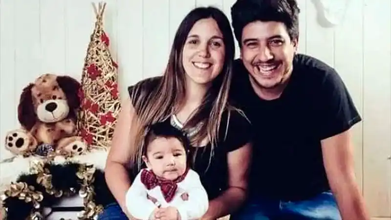 Un nene de 3 años fue dado de alta tras estar internado, su papá lo visitó y lo mató a golpes