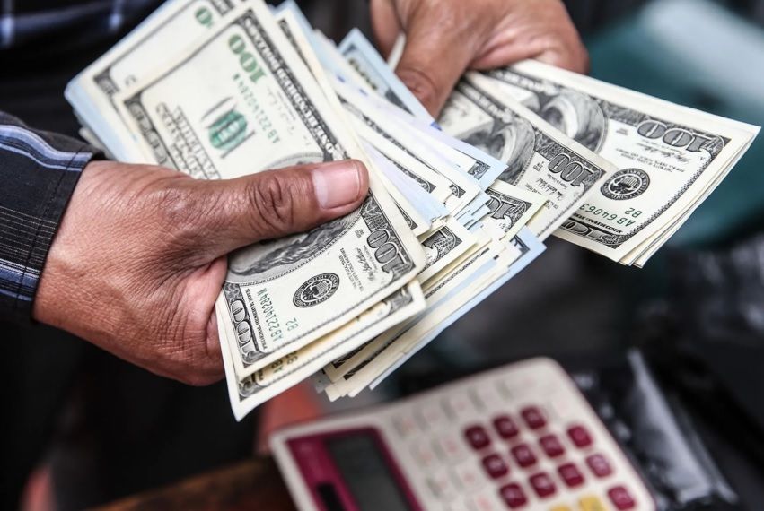 Luego de 4 días de alza permanente, el dólar blue abrió a la baja: mirá cuánto cotiza