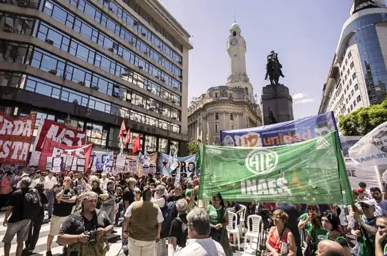 ATE y UPCN en estado de alerta y movilización por los despidos

