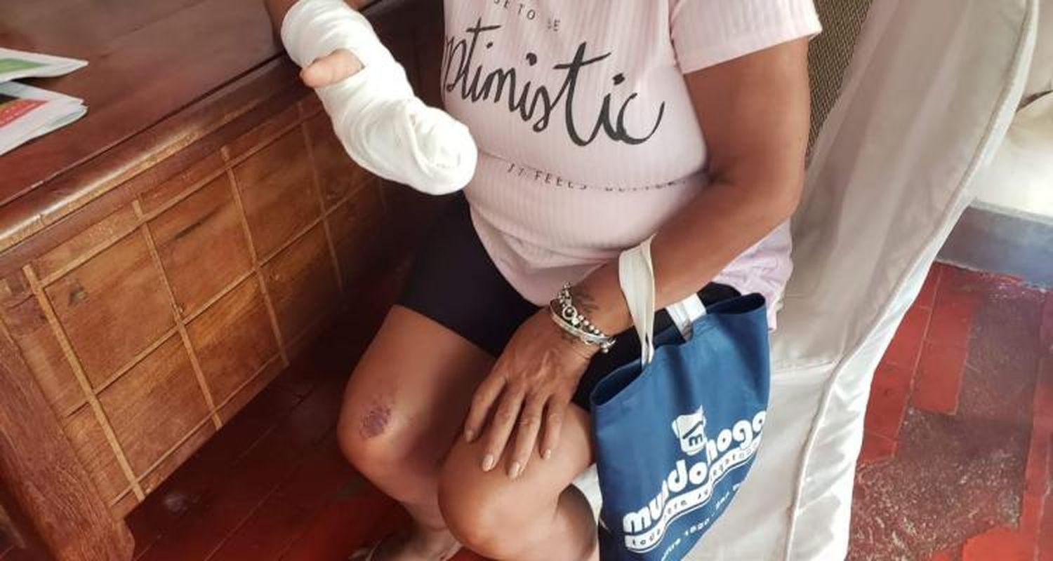 Fracturada tras ser atacada por perros callejeros