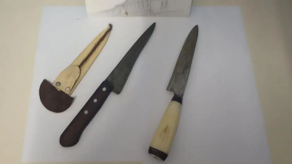 Amenazó de muerte a su ex novia con dos cuchillas