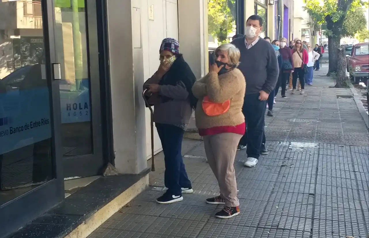 Jubilados, asignaciones, tarjeta alimentar: El cronograma de pago para hoy