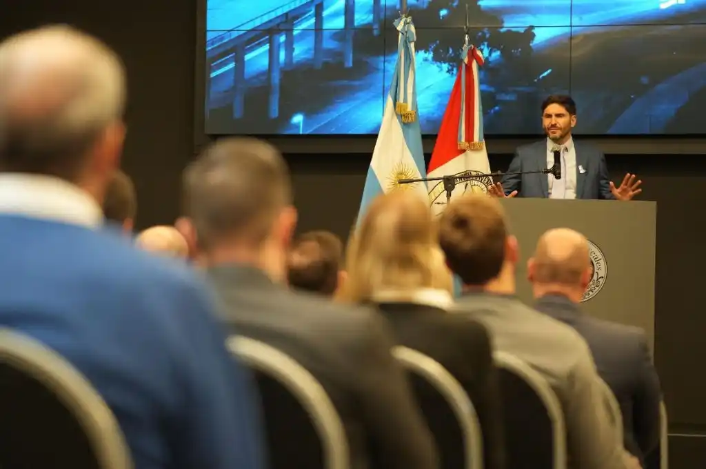 El gobernador Maximiliano Pullaro presentó en Buenos Aires la segunda edición del Santa Fe Business Forum.