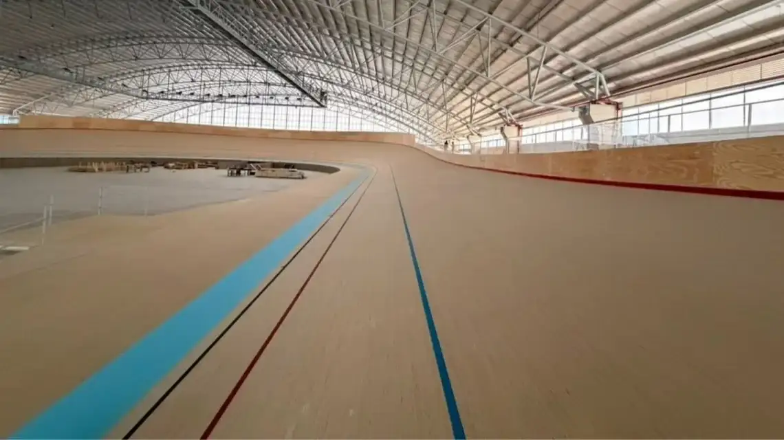 La Provincia finalizó las tareas para el montaje de la pista profesional de madera.