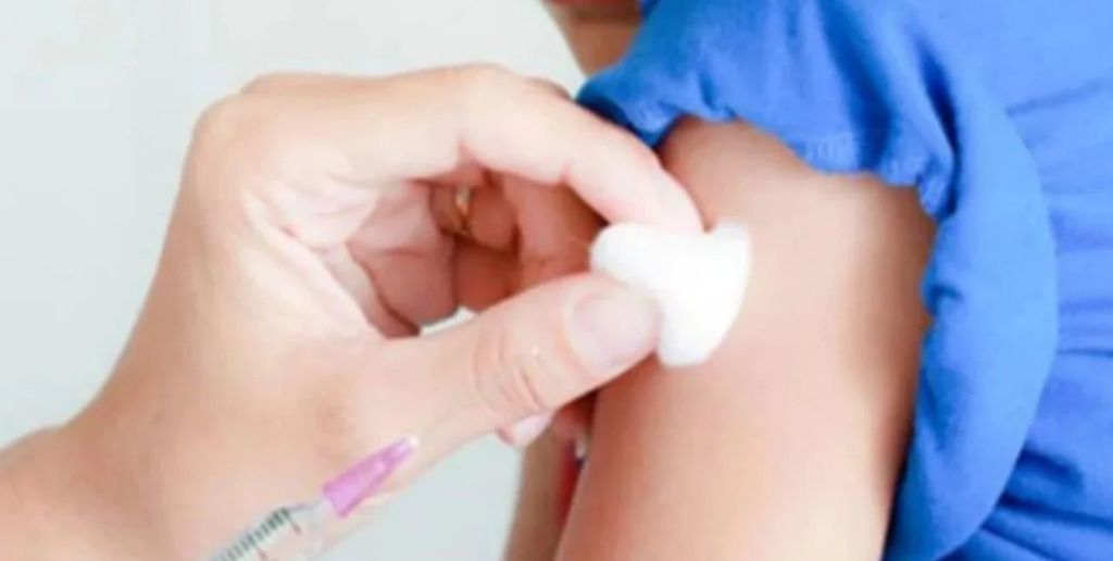 El ministro destacó que Santa Fe cuenta con alta capacidad logística y profesional para garantizar la inmunización de toda la población escolar.