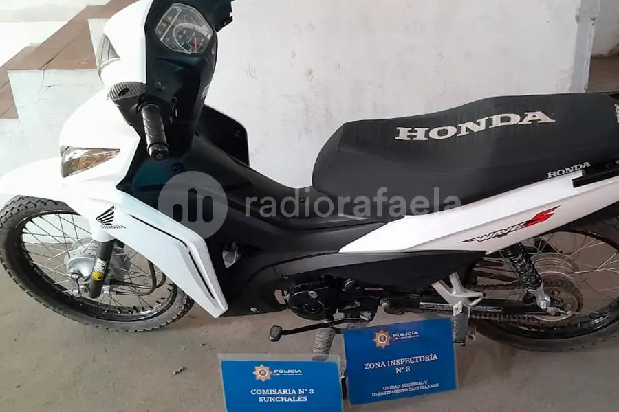 Lo vieron cargar nafta a una moto, de forma sospechosa: era robada