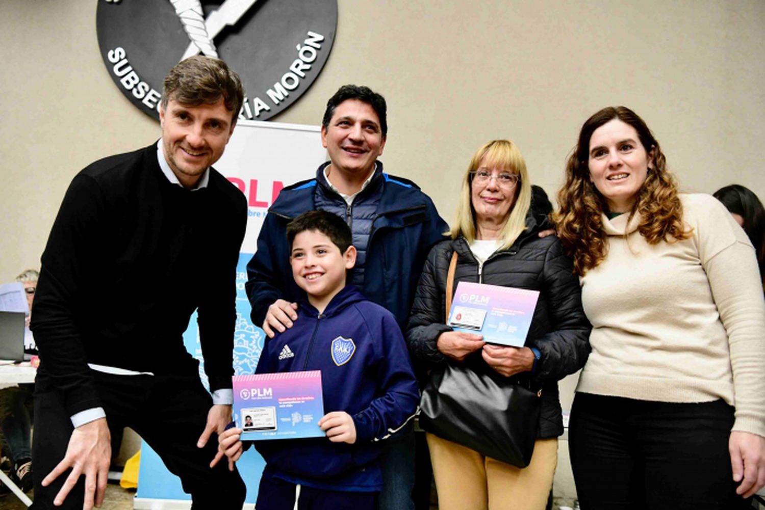 Marinucci, Ghi y Botti junto a vecinos de Morón.