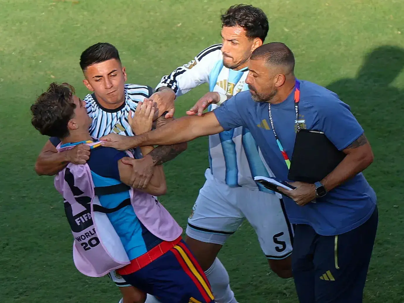 Leandro Paredes sufrió la segunda suspensión más extensa de la historia de los Mundiales. Foto: Reuters