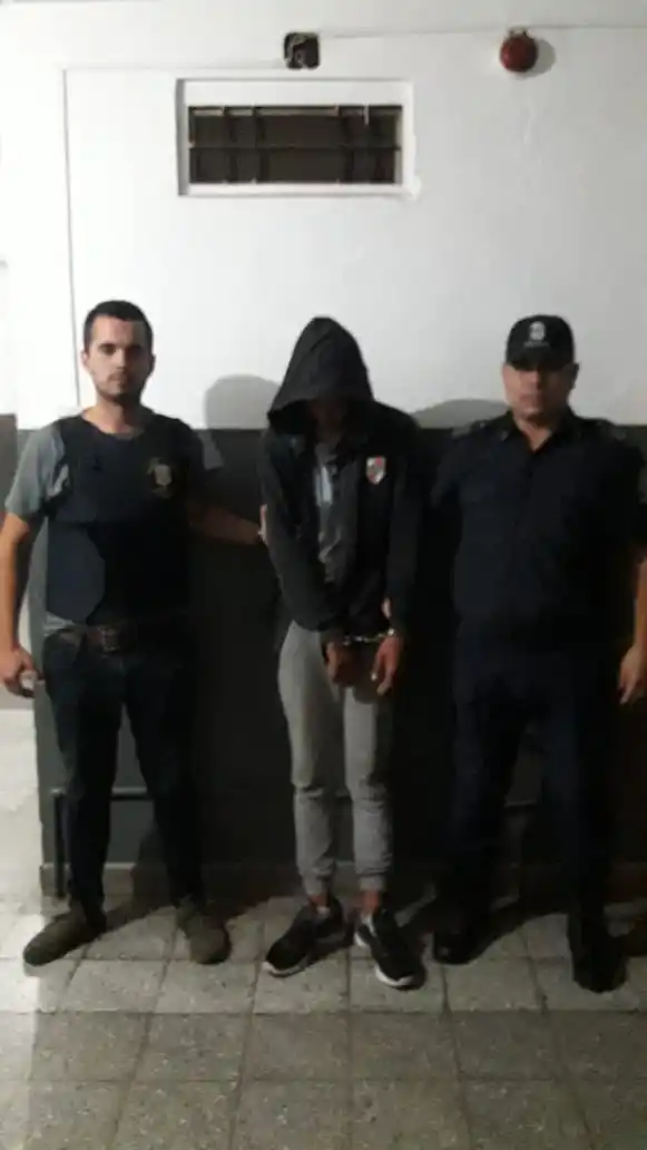 Detuvieron a los asaltantes que ingresaron armados y a cara cubierta en una panadería 