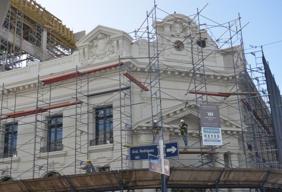 Comenzarán a remover los andamios del Paseo del Banco