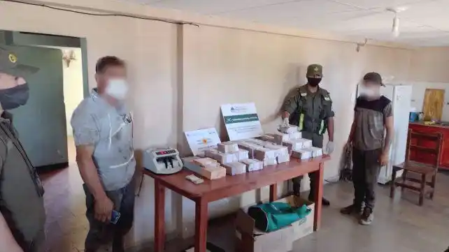 Ocho millones de pesos en billetes eran trasladados en un auto