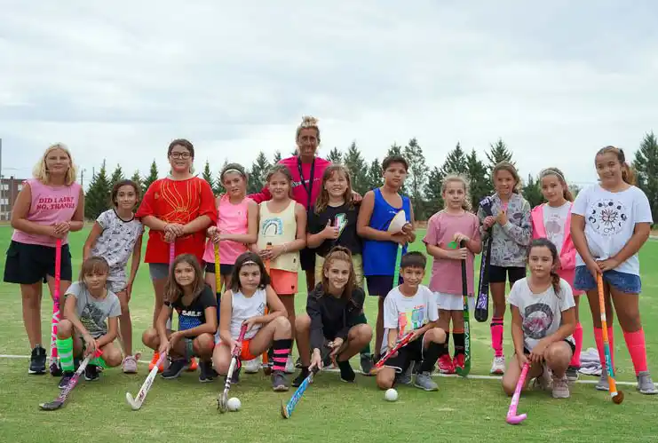 Obras en la cancha de hockey de Sportivo