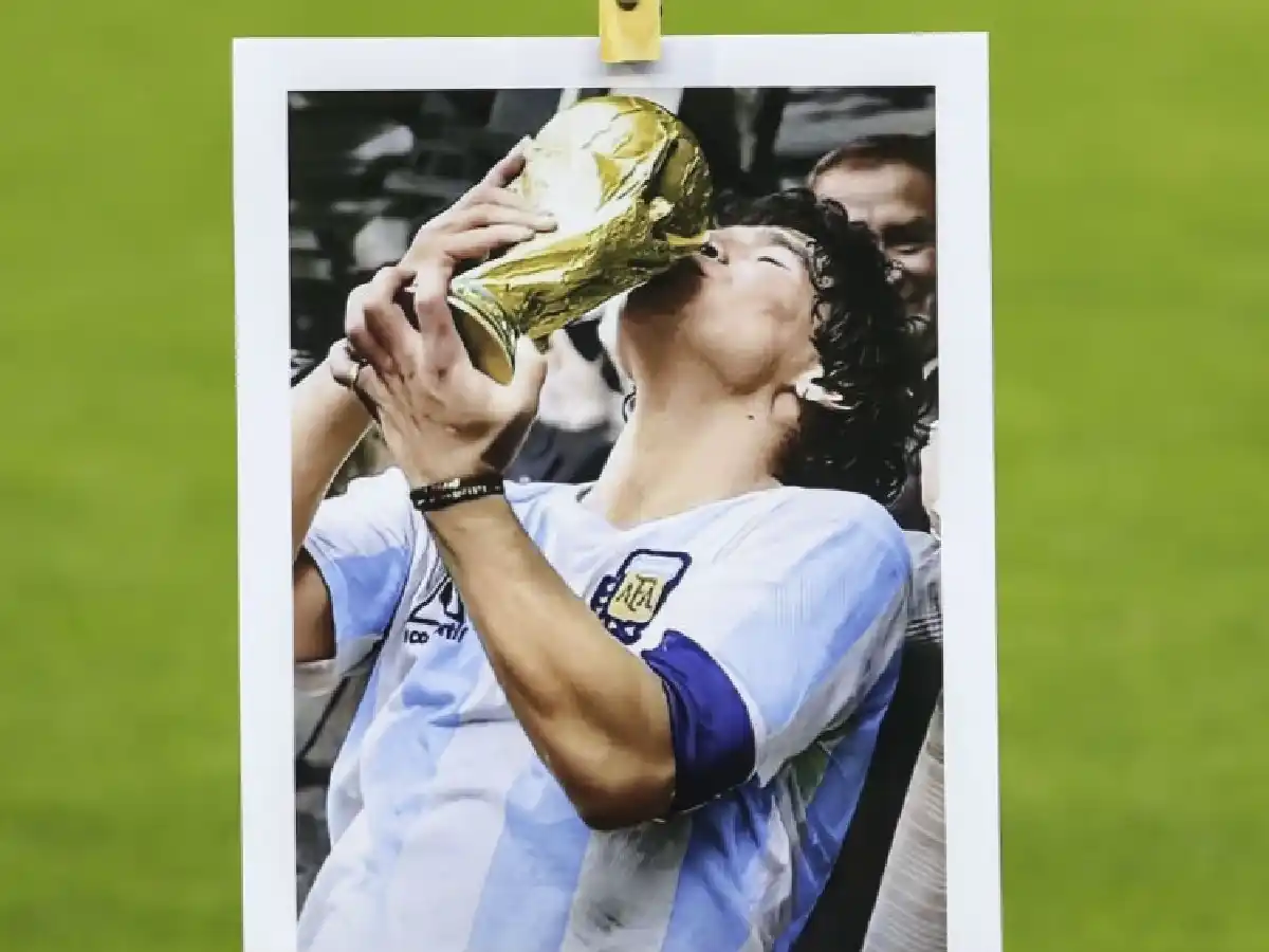 Un proyecto de ley busca que Maradona aparezca en billetes y sellos postales