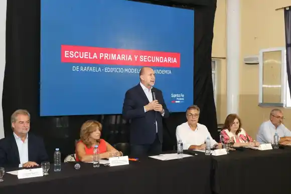 Establecimiento Educativo en Barrio Mora: "Convivimos con inauguraciones y licitaciones porque es un proceso que no se detiene"