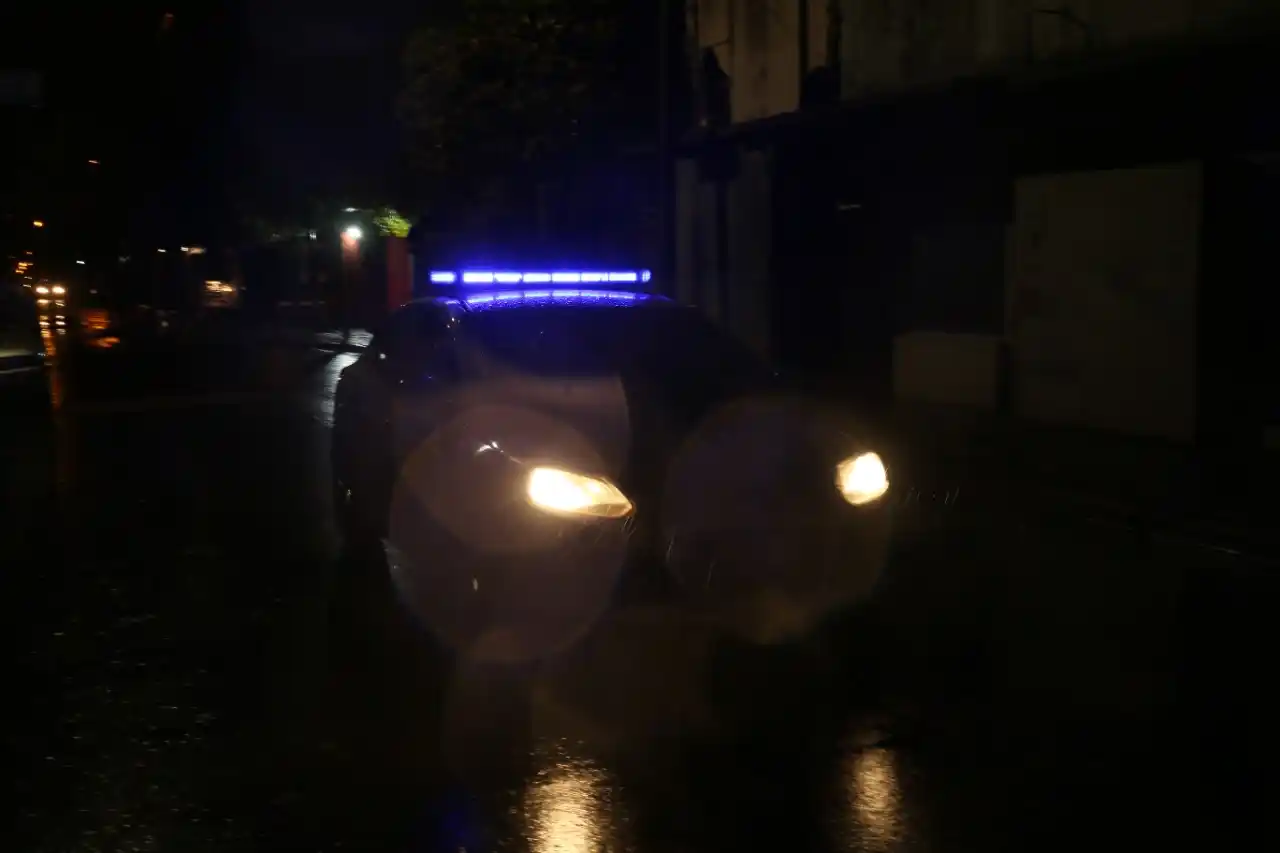 La policía intervino en un comercio de la ciudad por violar el DNU y no tener habilitación