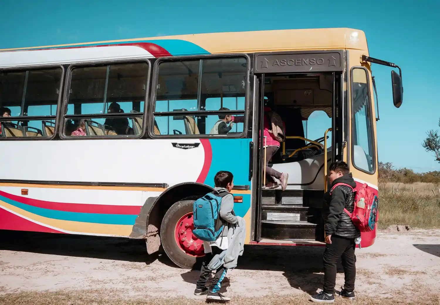 Más de 10.000 estudiantes entrerrianos acceden a la educación gracias al transporte escolar rural