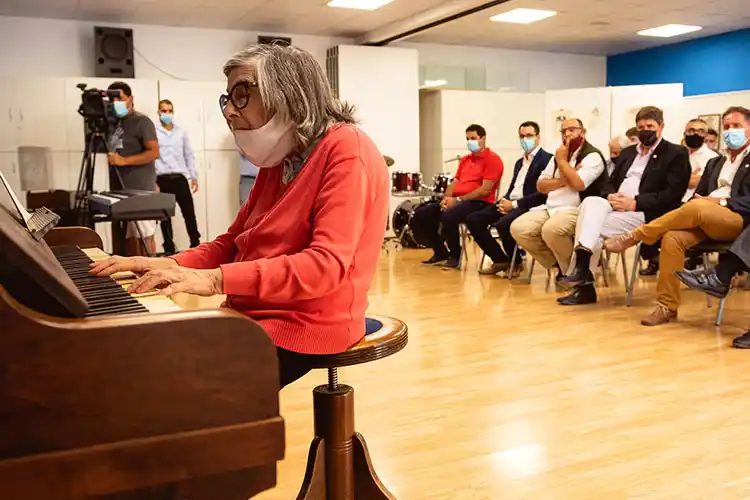 Emotivo homenaje al músico Enrique Corradi en San Cayetano
