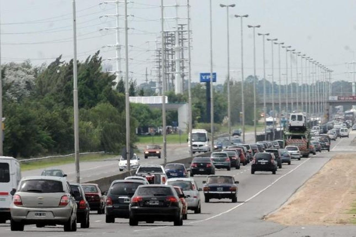 Más de 2600 autos por hora transitaban por Ruta 2 hacia la Costa