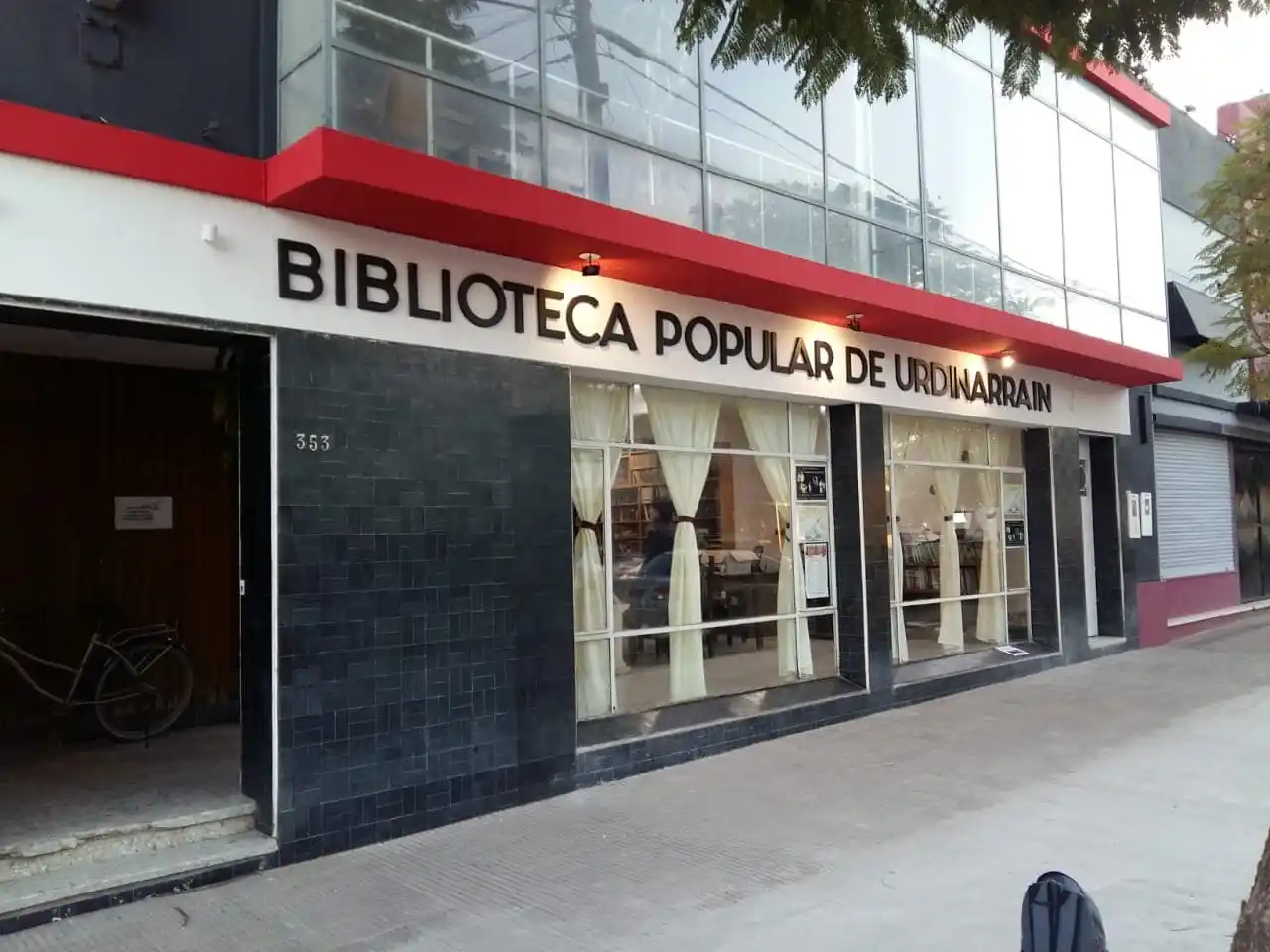 Subsidio a la Biblioteca de Urdinarrain para que pueda arreglar la humedad en las paredes 