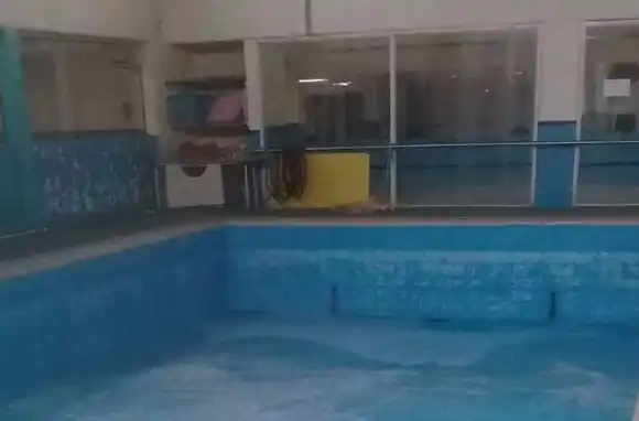 Volvieron a exigir la reapertura de la pileta cubierta del CEF N°1