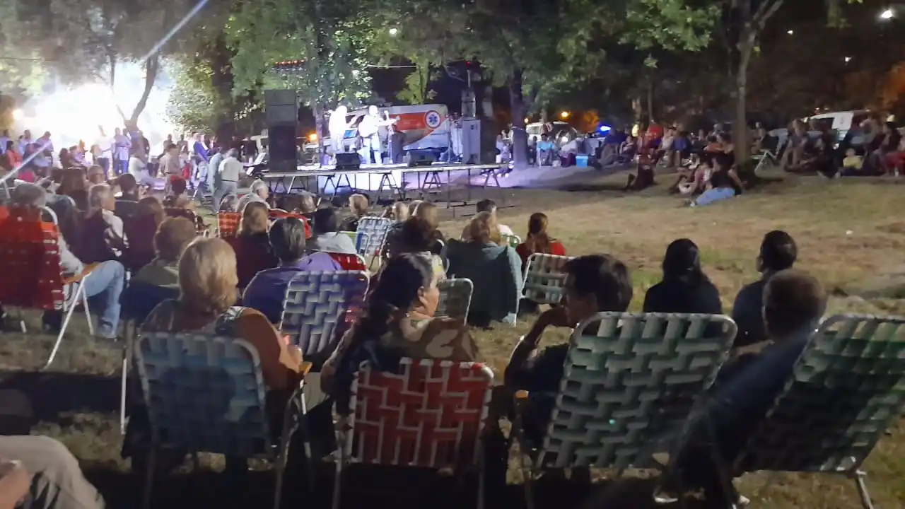 El evento se caracteriza por un ambiente familiar y de amistad.