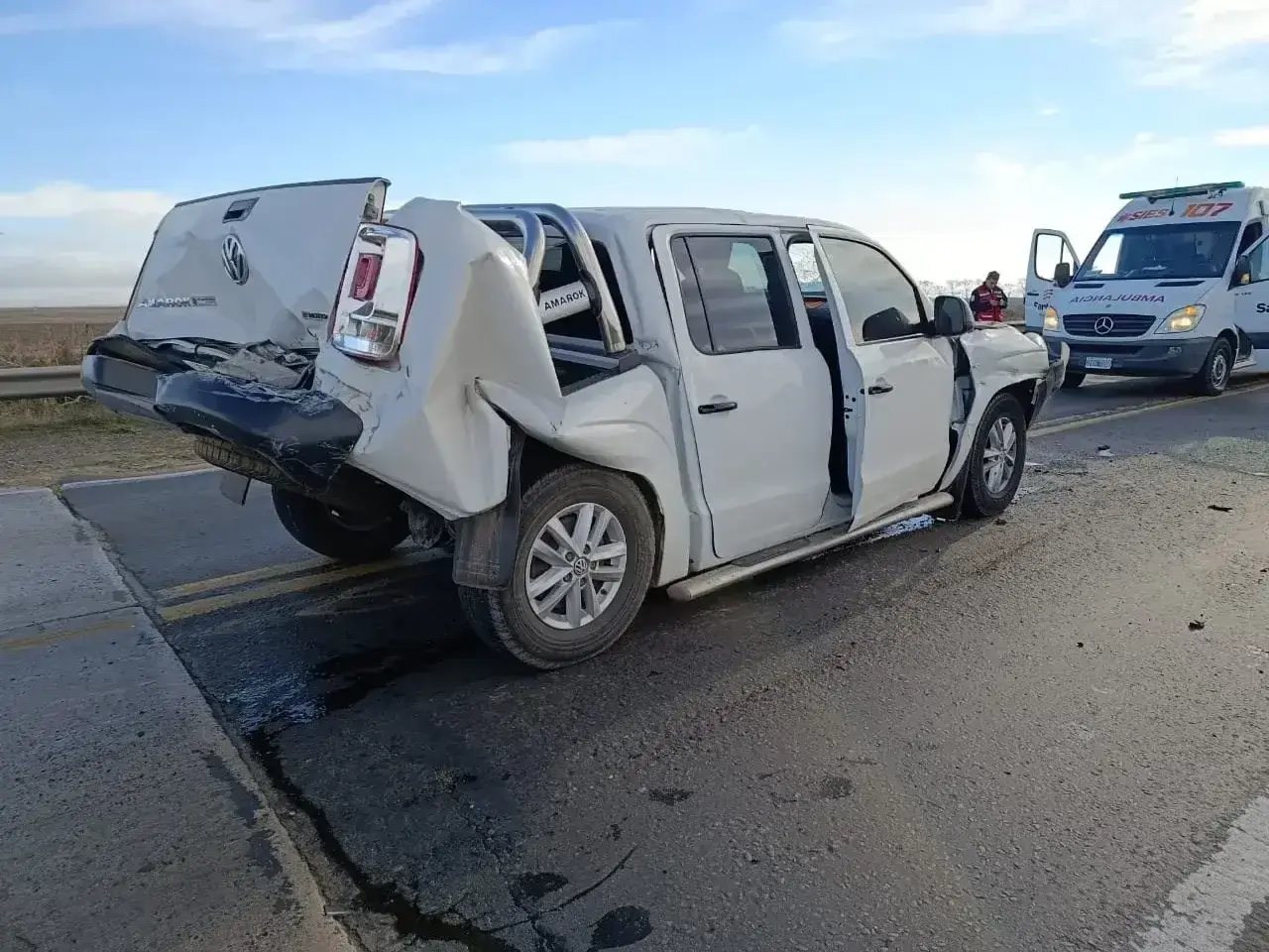 Retiró la camioneta de la concesionaria y al día siguiente quedó destruida en un choque entre dos camiones