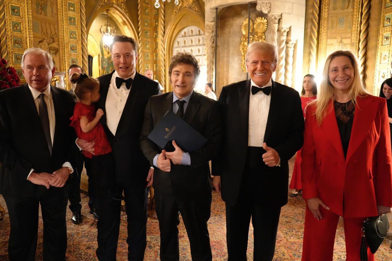 Javier Milei, Donald Trump, Elon Musk, Gerardo Werthein y Karina Milei en Mar-a-Lago, USA.